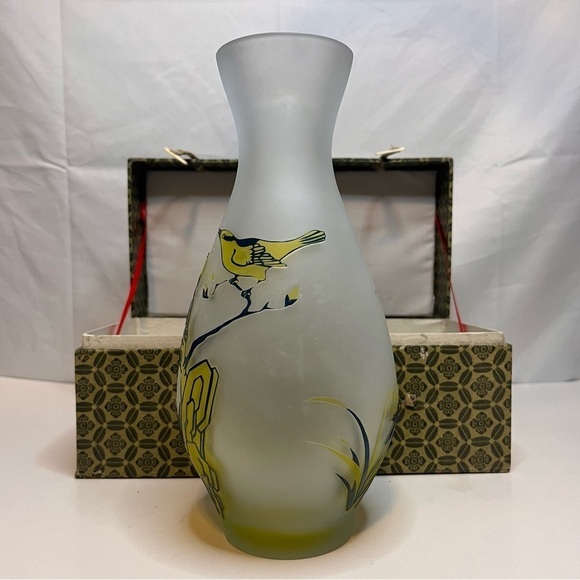 VINTAGE CUNJING Chinese Art Glass, Yellow Vase with Certificate, approx 9 1/2” - Picture 3 of 16